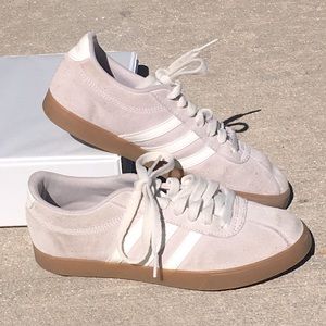 SZ 6/6.5 ADIDAS 3 STRIPE BABY PINK SNEAKERS